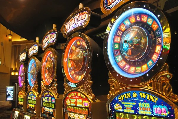 Cascade reaction and payout display
